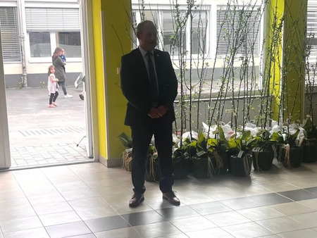 Občina obdarovala novorojenčke s sadikami sadnega drevesa 5